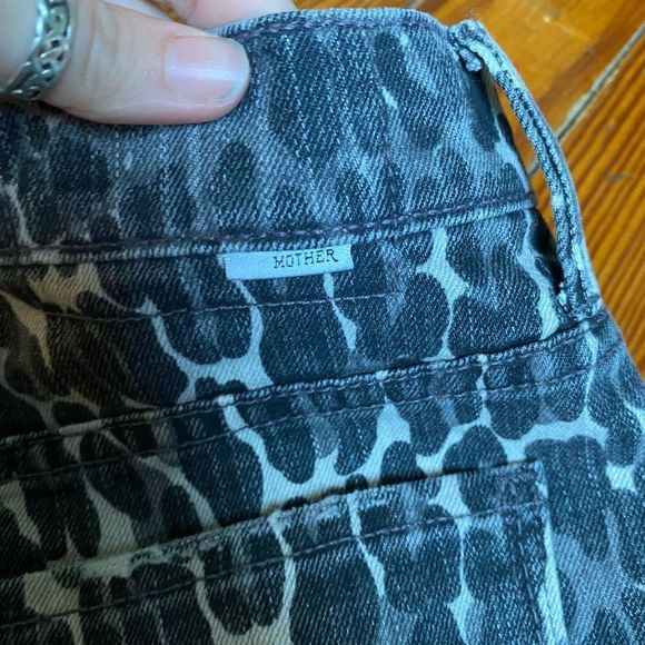 Mother Denim "THE VAGABOND MINI FRAY" SKIRT Leopard Jean, Size 27, MSRP $258 - Picture 10 of 12